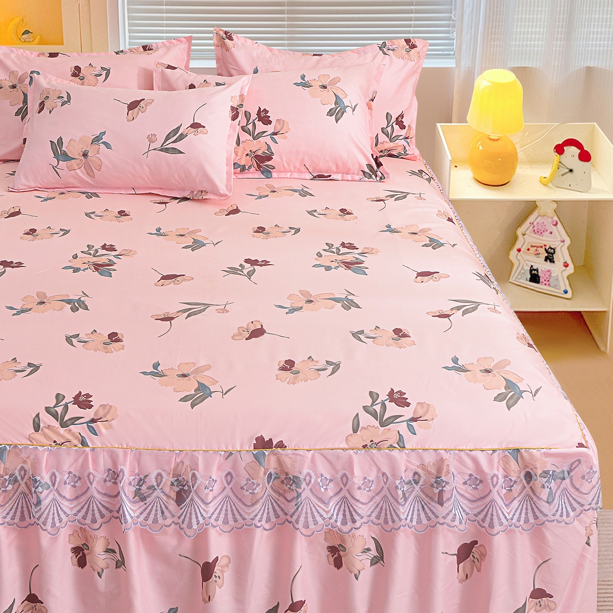 91家纺网 家纺一手货源 找家纺 小雨家纺 2026新款蕾丝花边双边跨境芦荟棉床裙 争奇斗艳-粉（蕾丝花边）