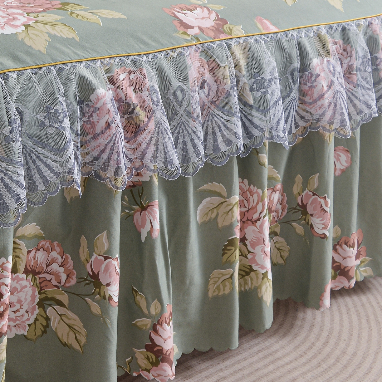 91家纺网 家纺一手货源 找家纺 小雨家纺 2026新款蕾丝花边双边跨境芦荟棉床裙 古色古香-绿（蕾丝花边）