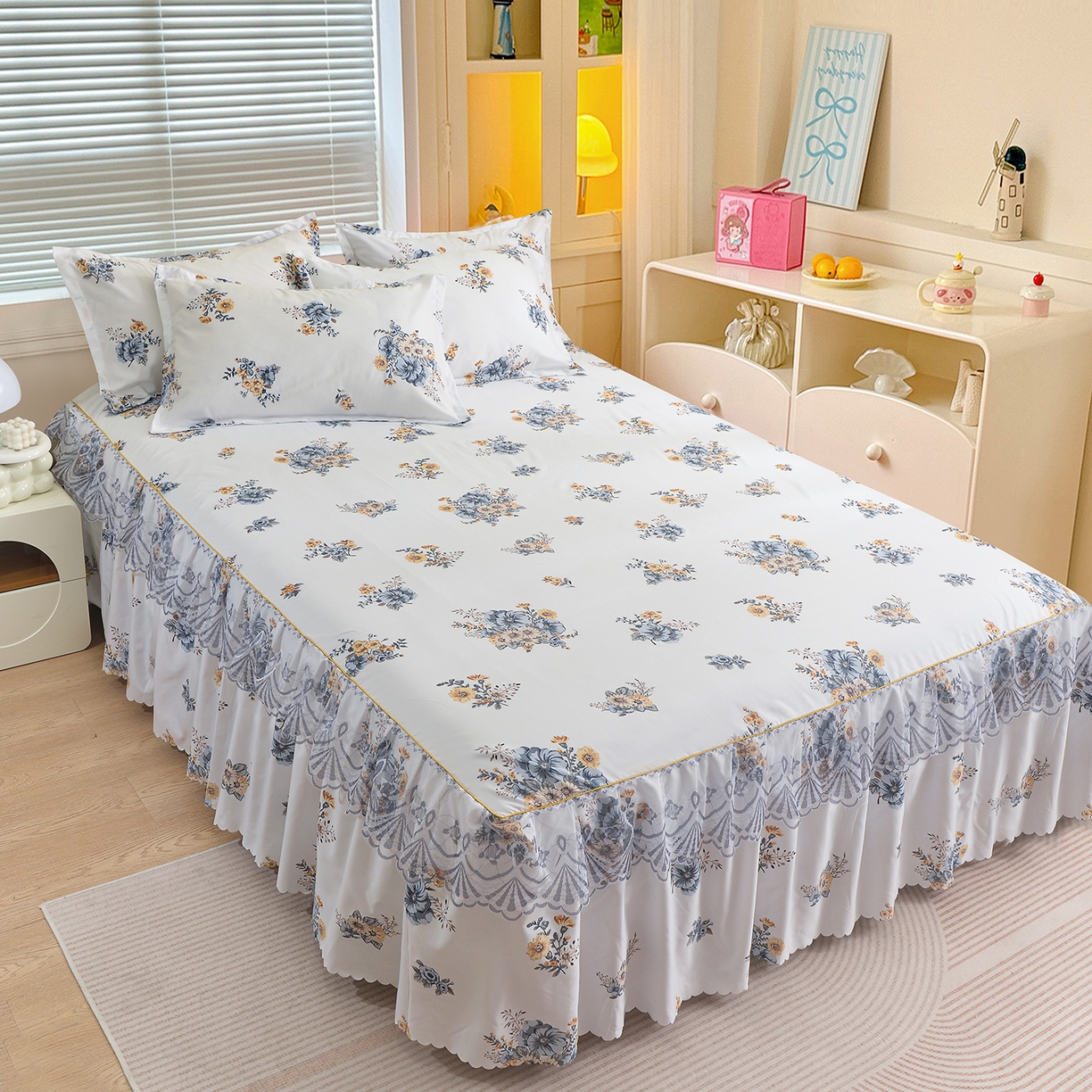 91家纺网 家纺一手货源 找家纺 小雨家纺 2026新款蕾丝花边双边跨境芦荟棉床裙 朝气蓬勃-兰（蕾丝花边）