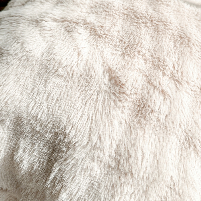 91家纺网 家纺一手货源 找家纺 （总）囍莱家纺 2026新款兔毛绒暖冬抱枕