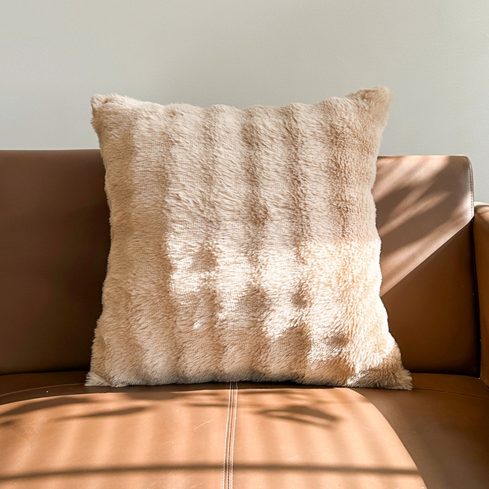 91家纺网 家纺一手货源 找家纺 （总）囍莱家纺 2026新款兔毛绒暖冬抱枕