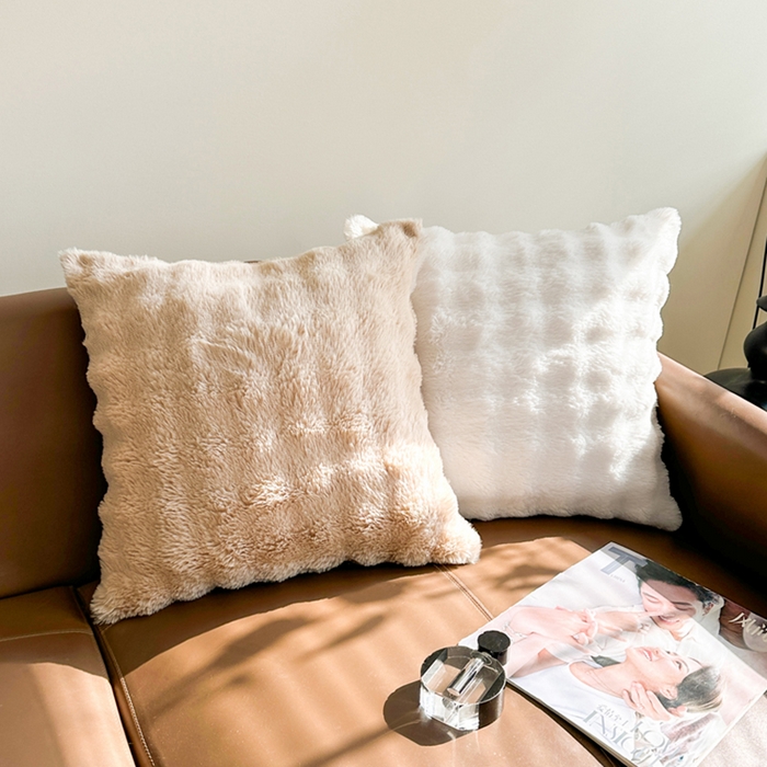 91家纺网 家纺一手货源 找家纺 囍莱家纺 2026新款兔毛绒暖冬抱枕 组合图仅供展示