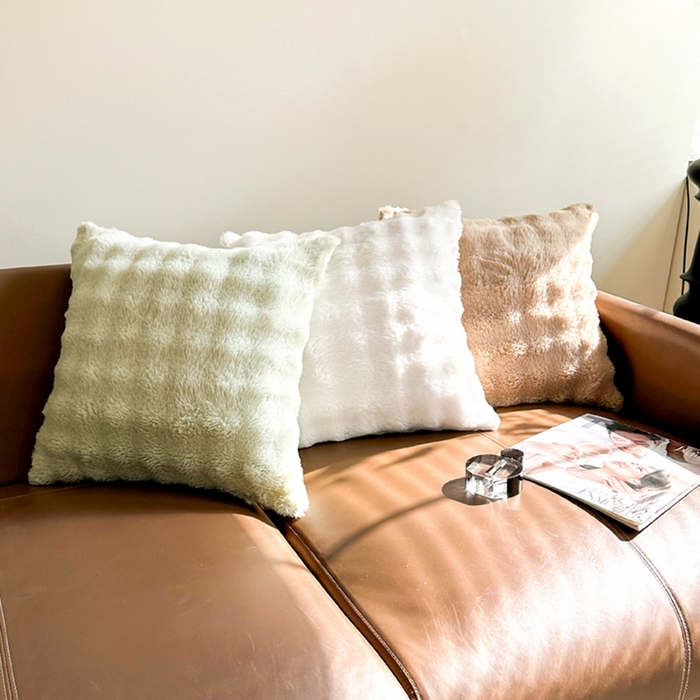 91家纺网 家纺一手货源 找家纺 囍莱家纺 2026新款兔毛绒暖冬抱枕 组合图仅供展示