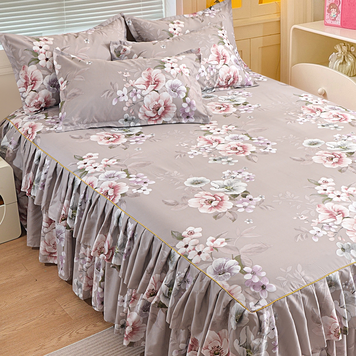 91家纺网 家纺一手货源 找家纺 小雨家纺 2026新款双层花边芦荟棉跨境芦荟棉床裙三件套 万事如意-棕