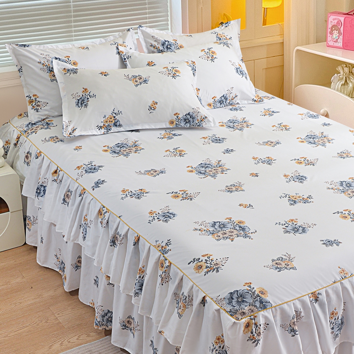 91家纺网 家纺一手货源 找家纺 小雨家纺 2026新款双层花边芦荟棉跨境芦荟棉床裙三件套 朝气蓬勃-兰