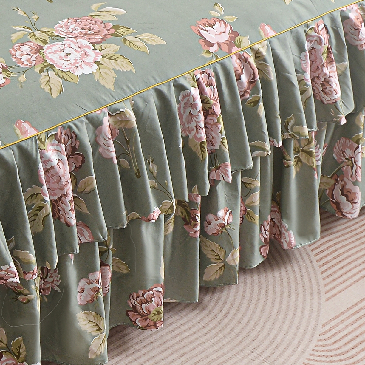 91家纺网 家纺一手货源 找家纺 小雨家纺 2026新款双层花边芦荟棉跨境芦荟棉床裙三件套 古色古香-绿