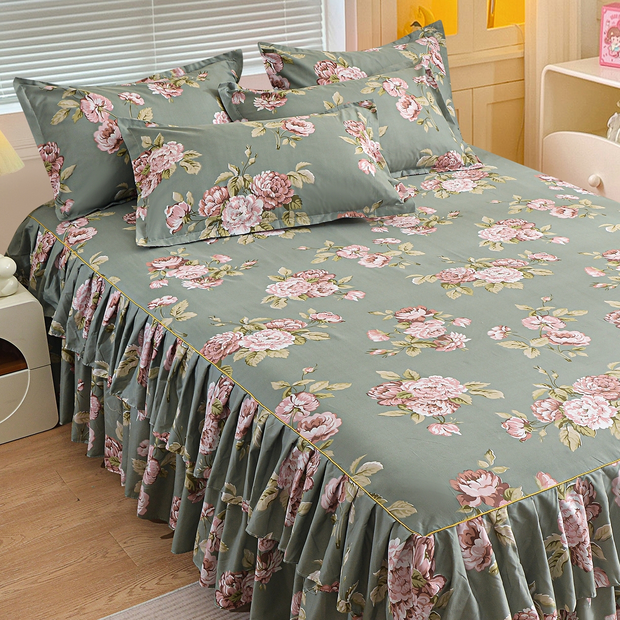 91家纺网 家纺一手货源 找家纺 小雨家纺 2026新款双层花边芦荟棉跨境芦荟棉床裙三件套 古色古香-绿