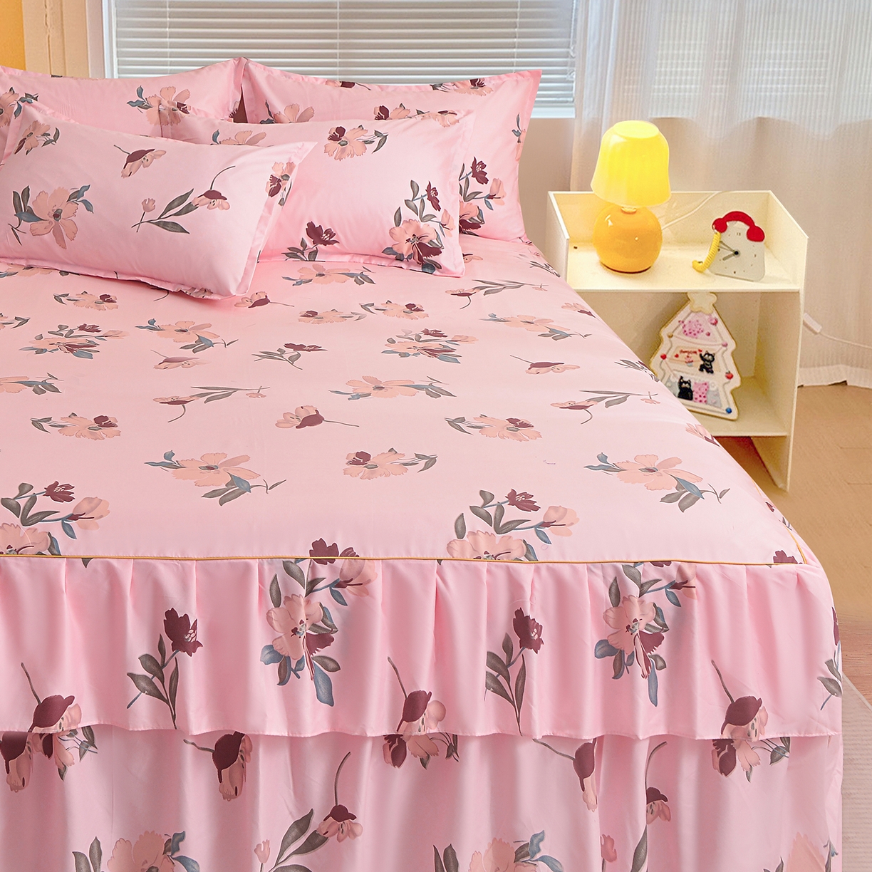 91家纺网 家纺一手货源 找家纺 小雨家纺 2026新款双层花边芦荟棉跨境芦荟棉床裙三件套 争奇斗艳-粉