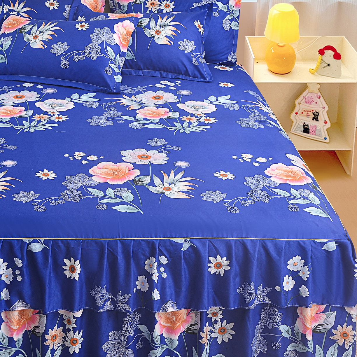 91家纺网 家纺一手货源 找家纺 小雨家纺 2026新款双层花边芦荟棉跨境芦荟棉床裙三件套 百花齐放蓝