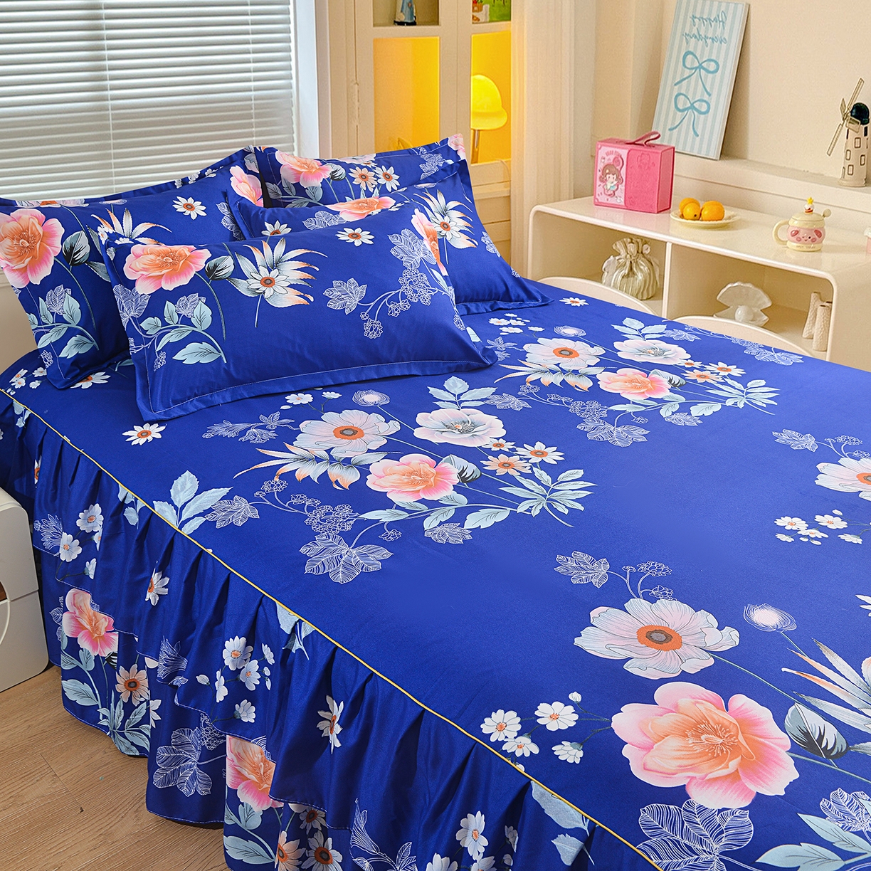 91家纺网 家纺一手货源 找家纺 小雨家纺 2026新款双层花边芦荟棉跨境芦荟棉床裙三件套 百花齐放蓝