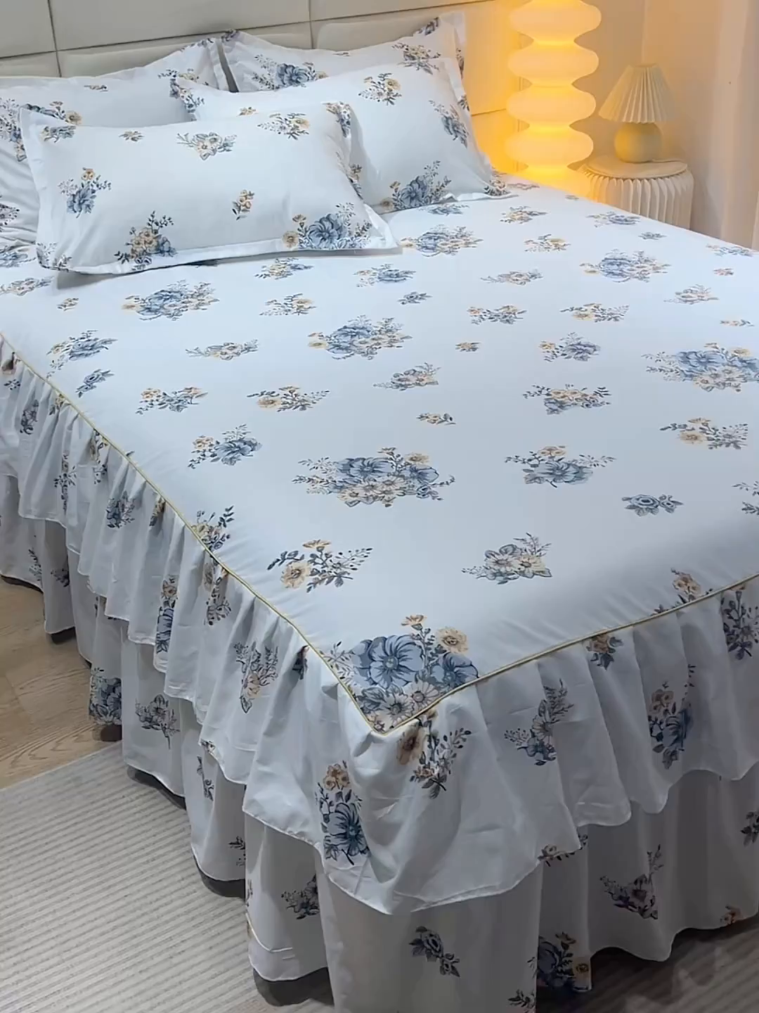 91家纺网 家纺一手货源 找家纺 小雨家纺 2026新款双层花边芦荟棉跨境芦荟棉床裙三件套 朝气蓬勃-兰