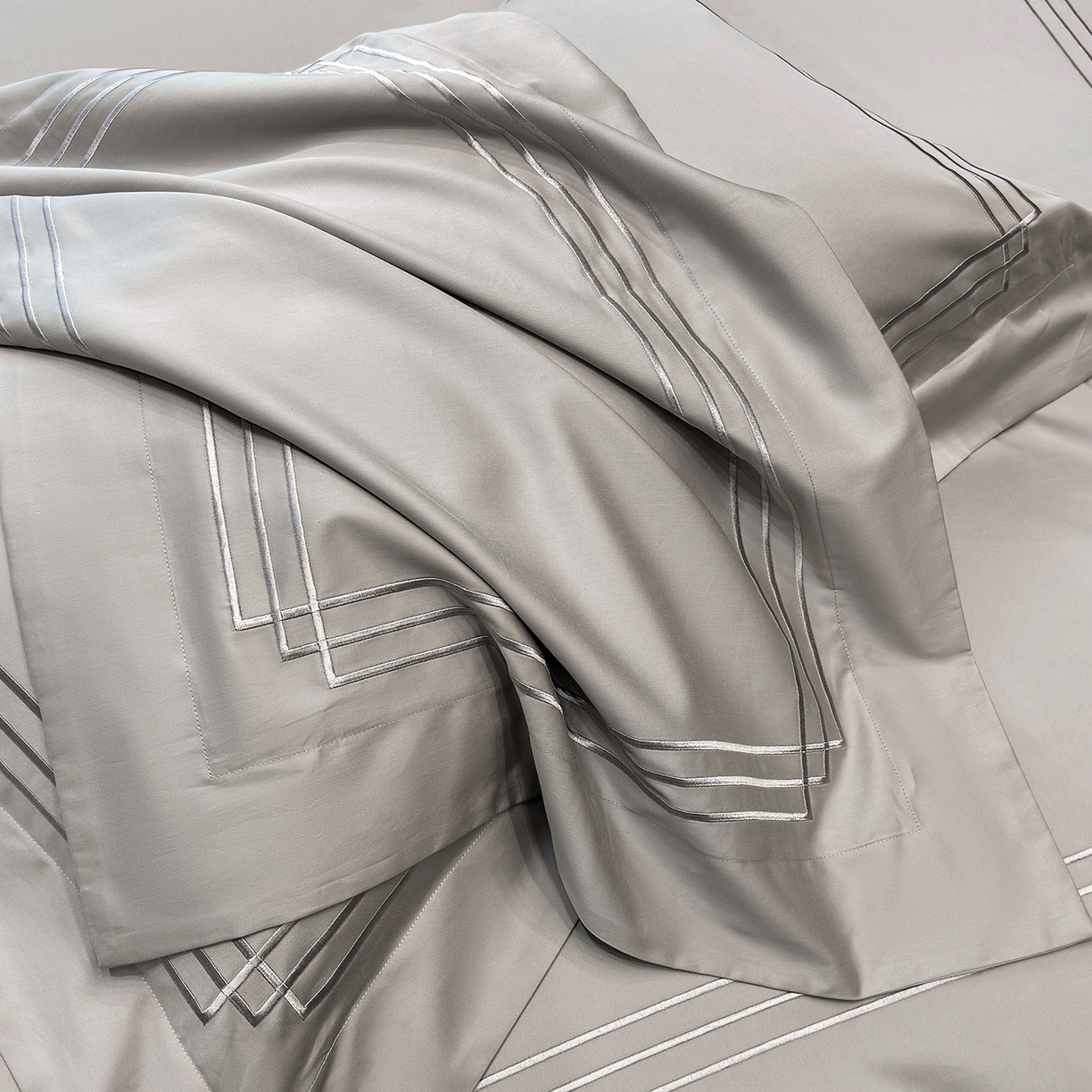 91家纺网 家纺一手货源 找家纺 星蕴家纺 2026新款贡缎长绒棉纯棉四件套-简爱 简爱-高级灰