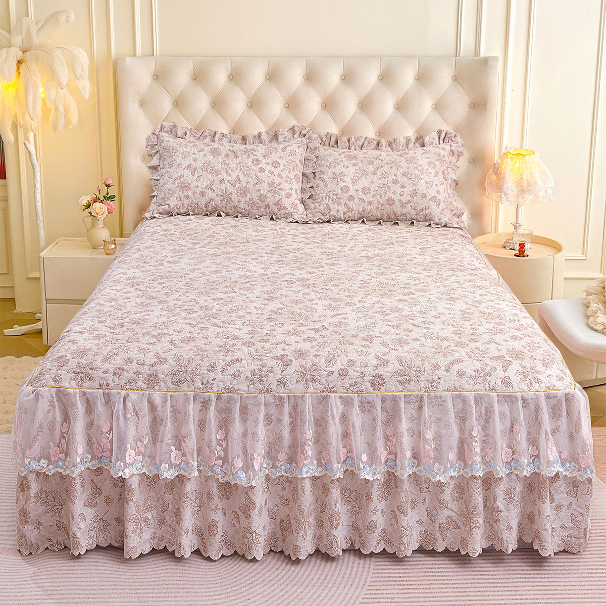 91家纺网 家纺一手货源 找家纺 小雨家纺 2026新款木棉皱皱纱加棉床裙床罩三件套花边被套 蝶舞花间-咖