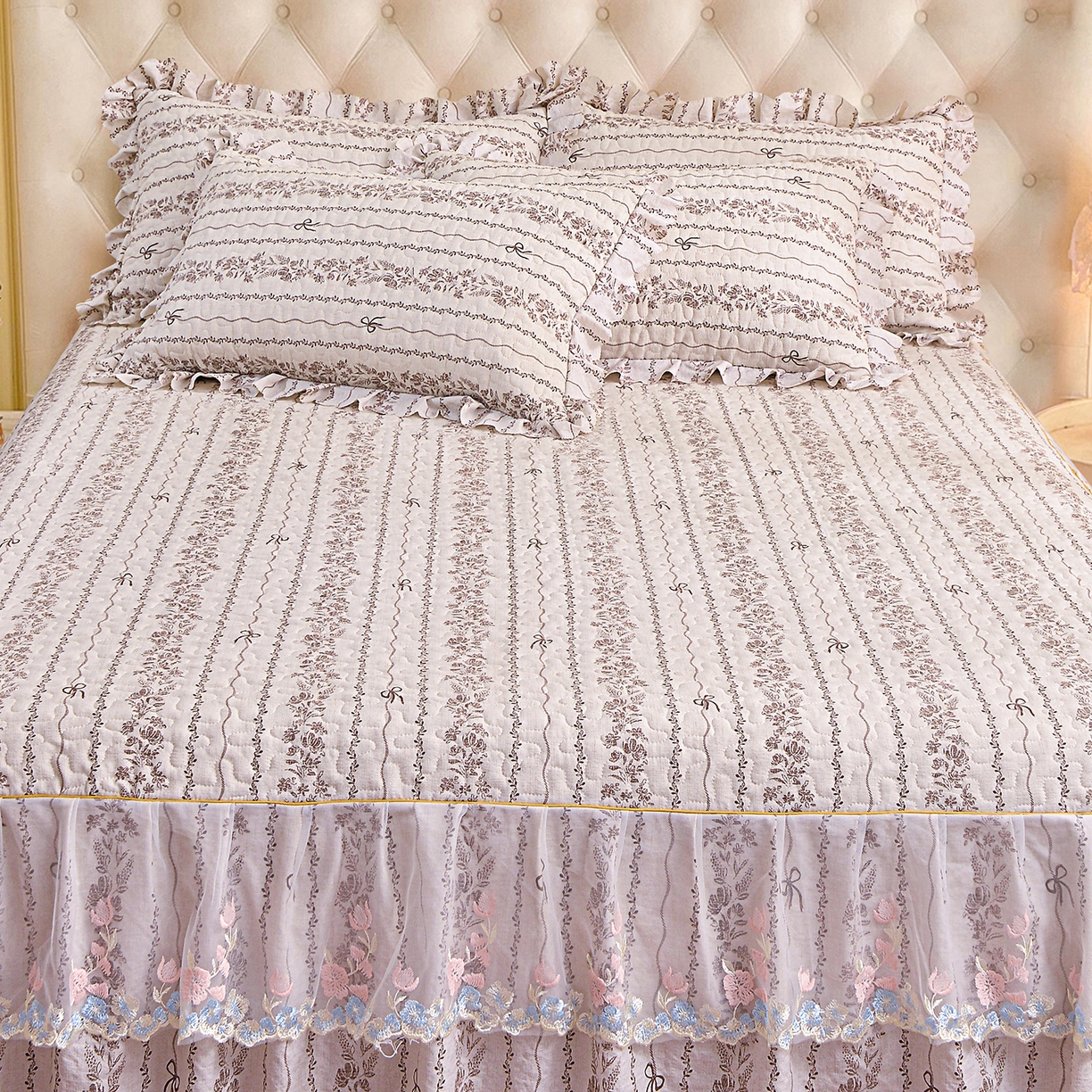 91家纺网 家纺一手货源 找家纺 小雨家纺 2026新款木棉皱皱纱加棉床裙床罩三件套花边被套 漫时光