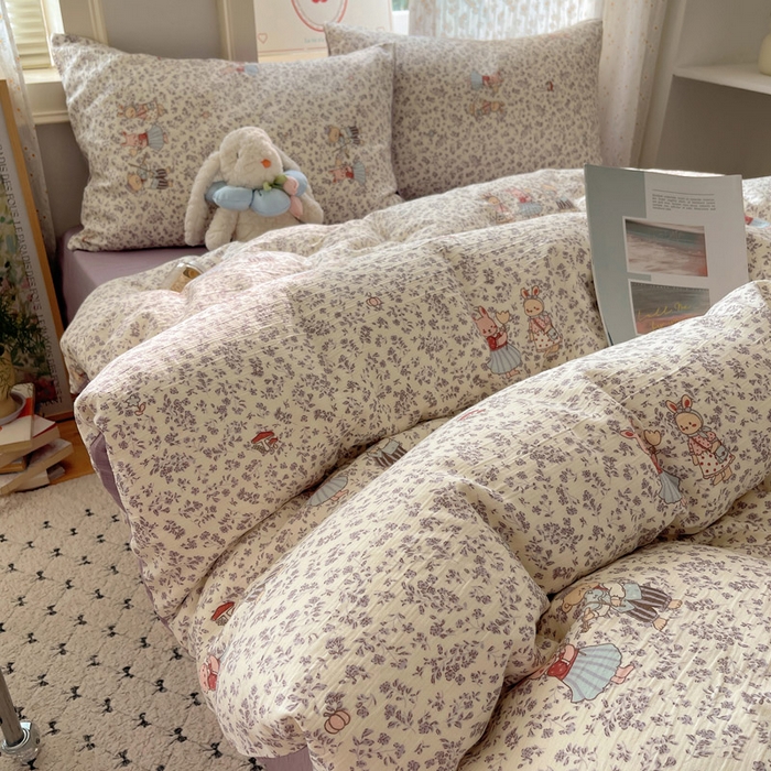 91家纺网 家纺一手货源 找家纺 温眠家纺 2026新款亲肤舒适甄选三层纱印花套件系列四件套 圆舞曲