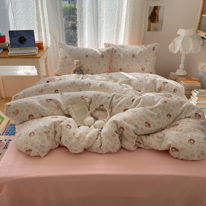 91家纺网 家纺一手货源 找家纺 温眠家纺 2026新款亲肤舒适甄选三层纱印花套件系列四件套 小狗集合会