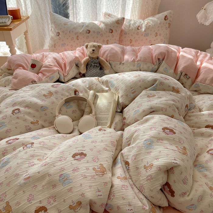 91家纺网 家纺一手货源 找家纺 温眠家纺 2026新款亲肤舒适甄选三层纱印花套件系列四件套 小狗集合会