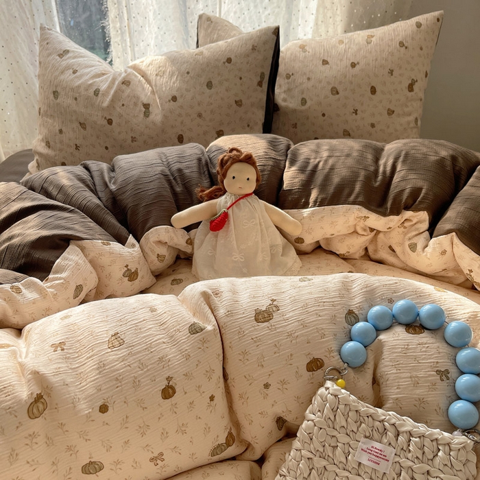 91家纺网 家纺一手货源 找家纺 温眠家纺 2026新款亲肤舒适甄选三层纱印花套件系列四件套 南瓜派