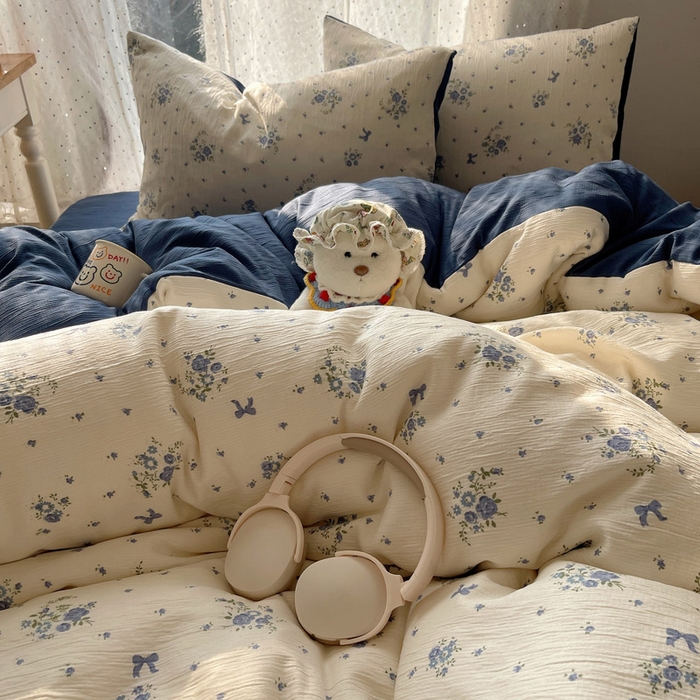 91家纺网 家纺一手货源 找家纺 温眠家纺 2026新款亲肤舒适甄选三层纱印花套件系列四件套 贩卖夏风-蓝