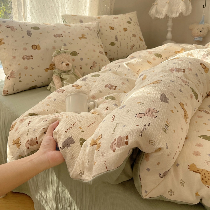 91家纺网 家纺一手货源 找家纺 温眠家纺 2026新款亲肤舒适甄选三层纱印花套件系列四件套 动物团团