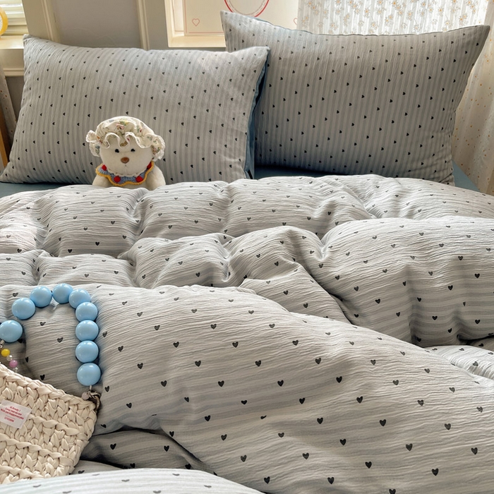 91家纺网 家纺一手货源 找家纺 温眠家纺 2026新款亲肤舒适甄选三层纱印花套件系列四件套 雨爱