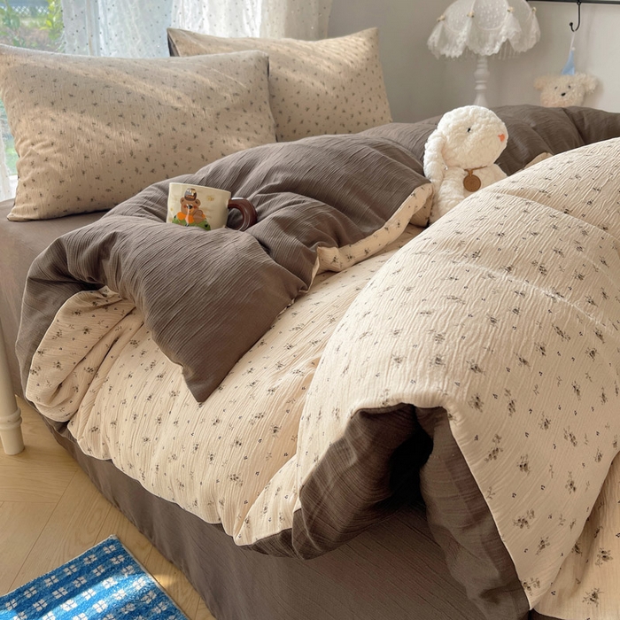 91家纺网 家纺一手货源 找家纺 温眠家纺 2026新款亲肤舒适甄选三层纱印花套件系列四件套 莫奈-咖