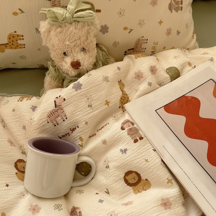 91家纺网 家纺一手货源 找家纺 温眠家纺 2026新款亲肤舒适甄选三层纱印花套件系列四件套 动物团团