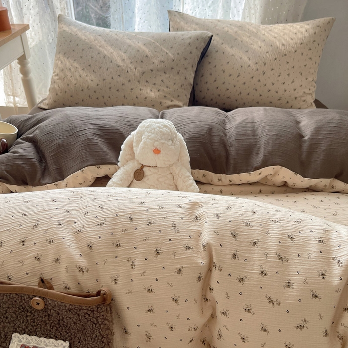 91家纺网 家纺一手货源 找家纺 温眠家纺 2026新款亲肤舒适甄选三层纱印花套件系列四件套 莫奈-咖