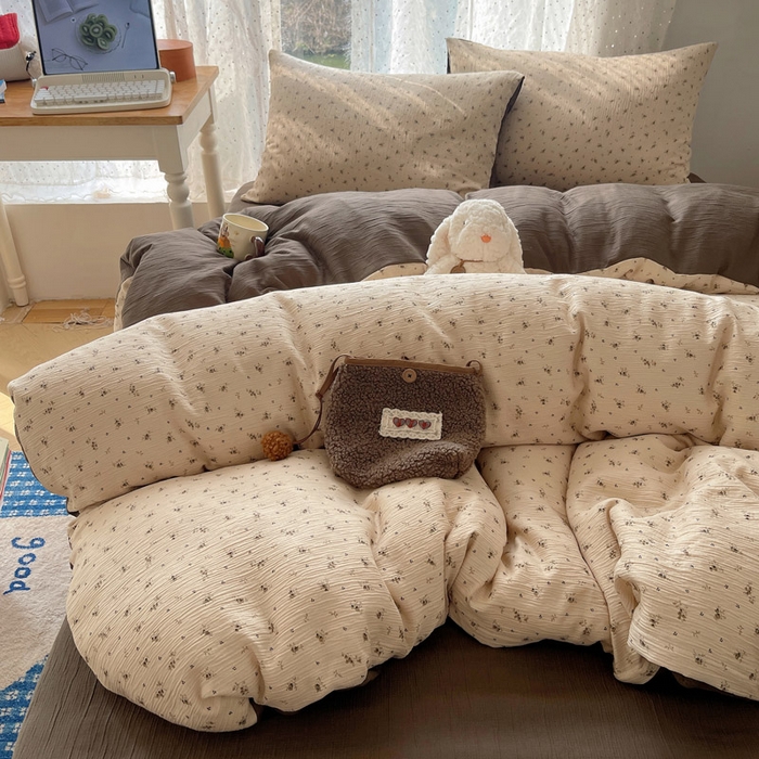 91家纺网 家纺一手货源 找家纺 温眠家纺 2026新款亲肤舒适甄选三层纱印花套件系列四件套 莫奈-咖