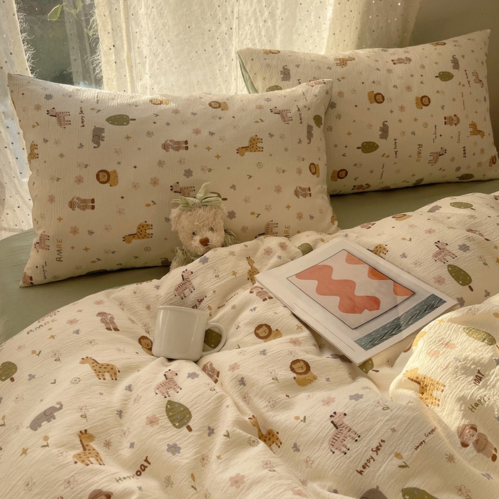 91家纺网 家纺一手货源 找家纺 温眠家纺 2026新款亲肤舒适甄选三层纱印花套件系列四件套 动物团团