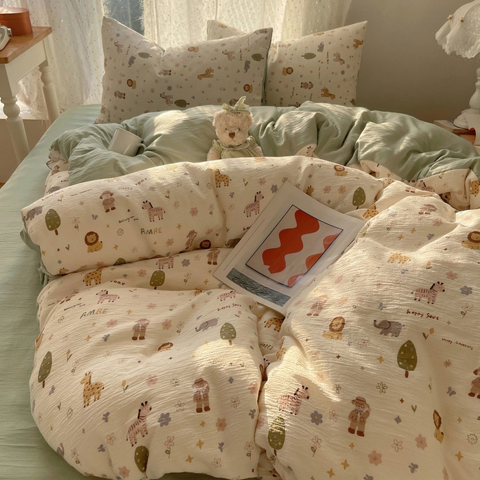 91家纺网 家纺一手货源 找家纺 温眠家纺 2026新款亲肤舒适甄选三层纱印花套件系列四件套 动物团团