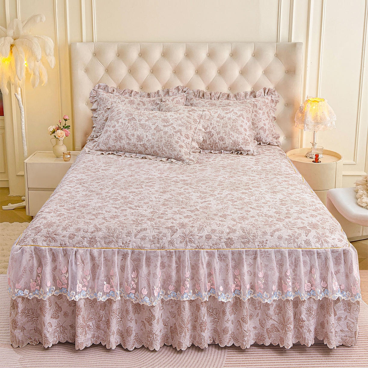 91家纺网 家纺一手货源 找家纺 小雨家纺 2026新款木棉皱皱纱加棉床裙床罩三件套花边被套 蝶舞花间-咖