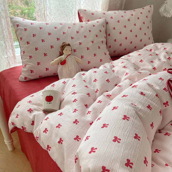 91家纺网 家纺一手货源 找家纺 温眠家纺 2026新款亲肤舒适甄选三层纱印花套件系列四件套 莓果结