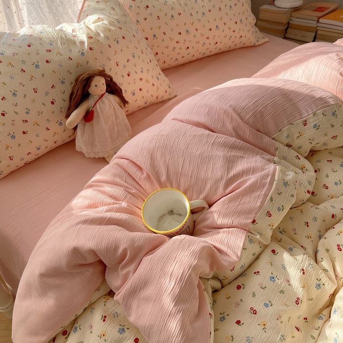 91家纺网 家纺一手货源 找家纺 温眠家纺 2026新款亲肤舒适甄选三层纱印花套件系列四件套 小花点点