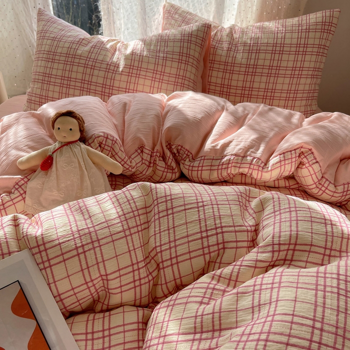 91家纺网 家纺一手货源 找家纺 温眠家纺 2026新款亲肤舒适甄选三层纱印花套件系列四件套 梅森粉