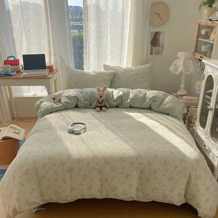 91家纺网 家纺一手货源 找家纺 温眠家纺 2026新款亲肤舒适甄选三层纱印花套件系列四件套 玫瑰夜-绿