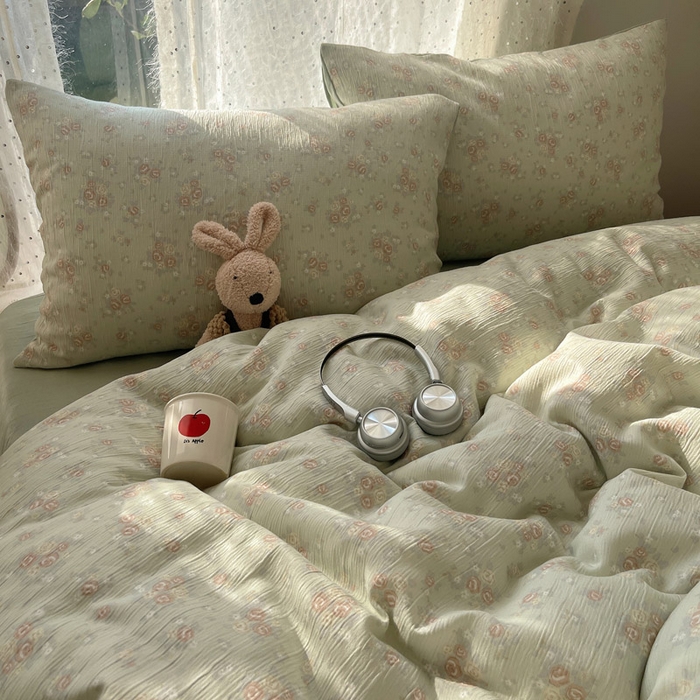 91家纺网 家纺一手货源 找家纺 温眠家纺 2026新款亲肤舒适甄选三层纱印花套件系列四件套 玫瑰夜-绿