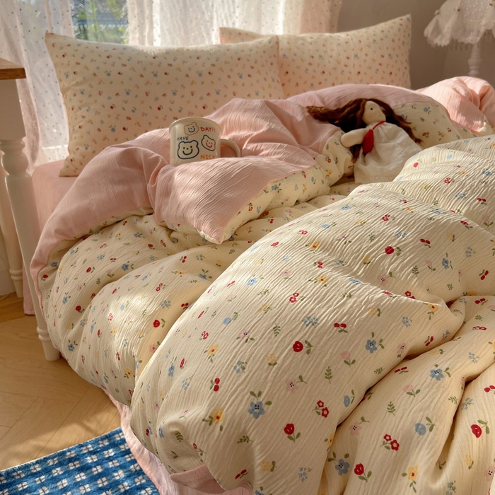 91家纺网 家纺一手货源 找家纺 温眠家纺 2026新款亲肤舒适甄选三层纱印花套件系列四件套 小花点点