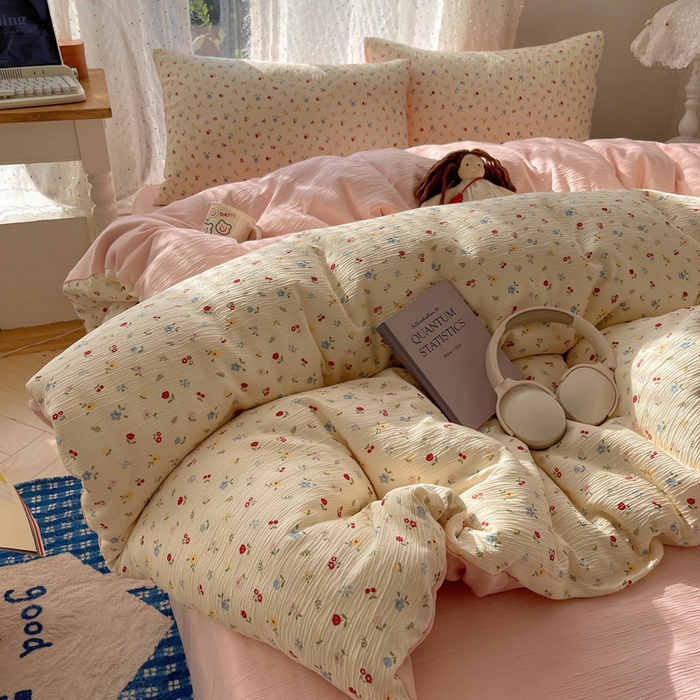 91家纺网 家纺一手货源 找家纺 温眠家纺 2026新款亲肤舒适甄选三层纱印花套件系列四件套 小花点点