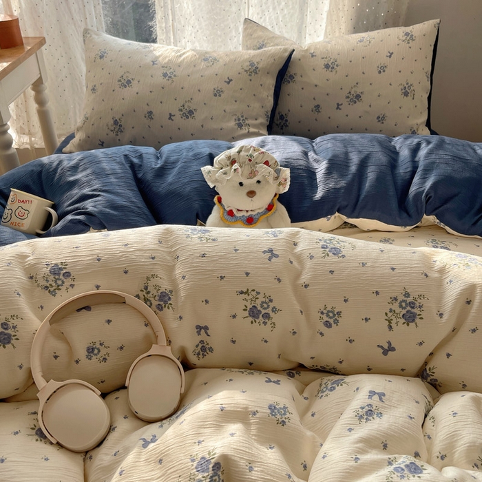 91家纺网 家纺一手货源 找家纺 温眠家纺 2026新款亲肤舒适甄选三层纱印花套件系列四件套 贩卖夏风-蓝