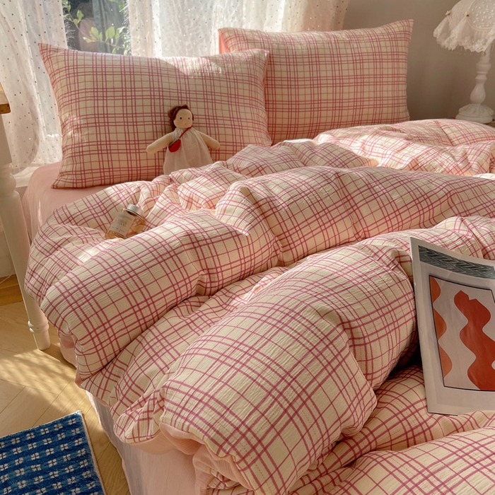 91家纺网 家纺一手货源 找家纺 温眠家纺 2026新款亲肤舒适甄选三层纱印花套件系列四件套 梅森粉