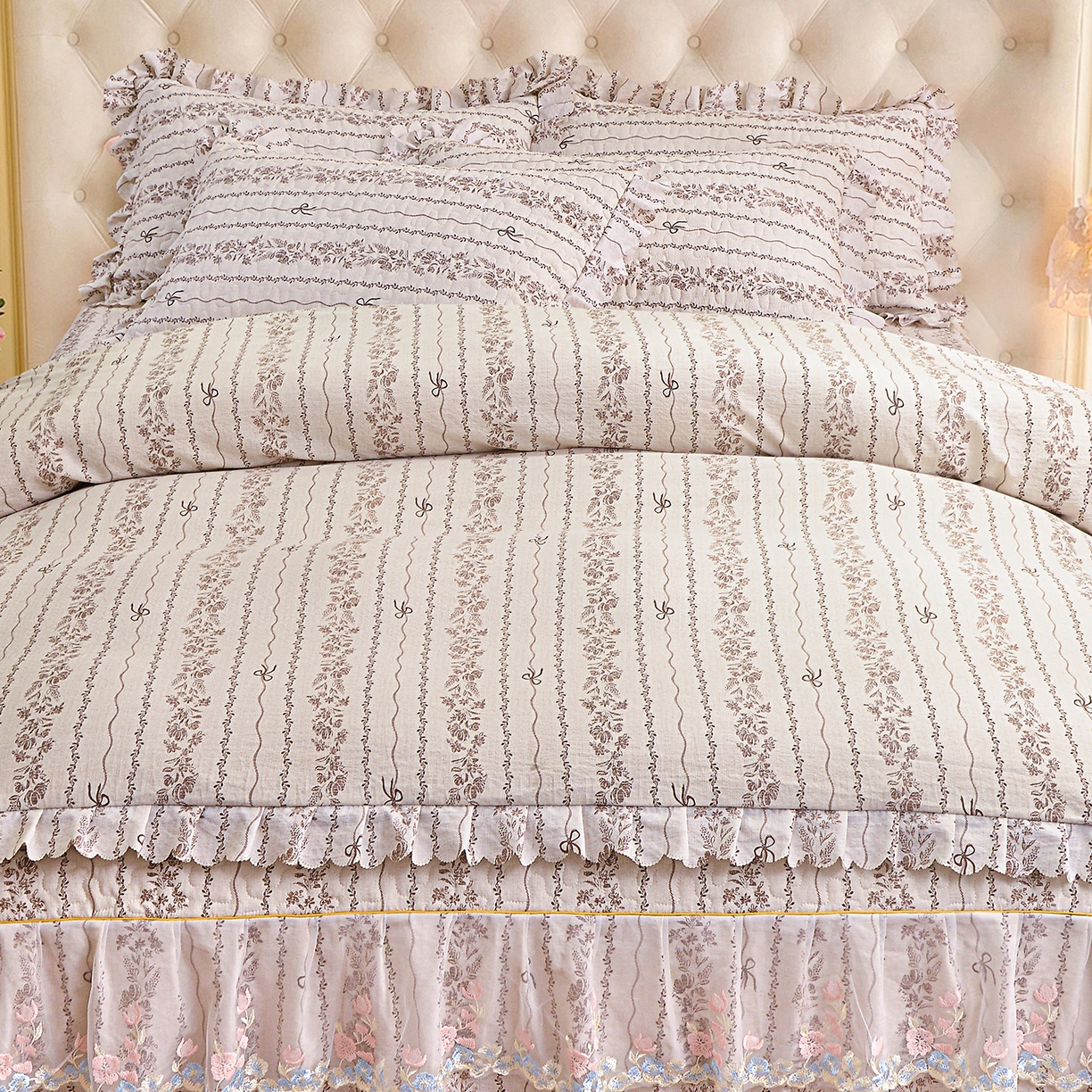 91家纺网 家纺一手货源 找家纺 小雨家纺 2026新款木棉皱皱纱加棉床裙床罩三件套花边被套 漫时光