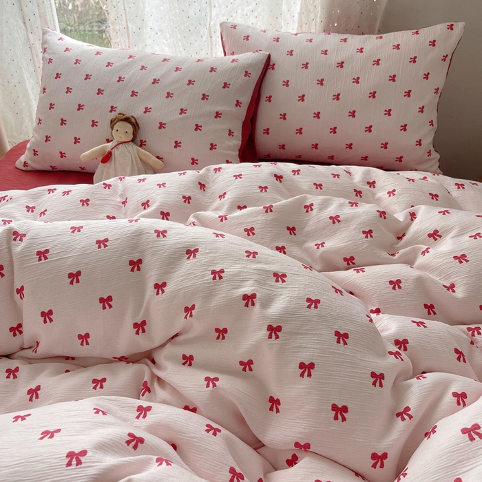 91家纺网 家纺一手货源 找家纺 温眠家纺 2026新款亲肤舒适甄选三层纱印花套件系列四件套 莓果结