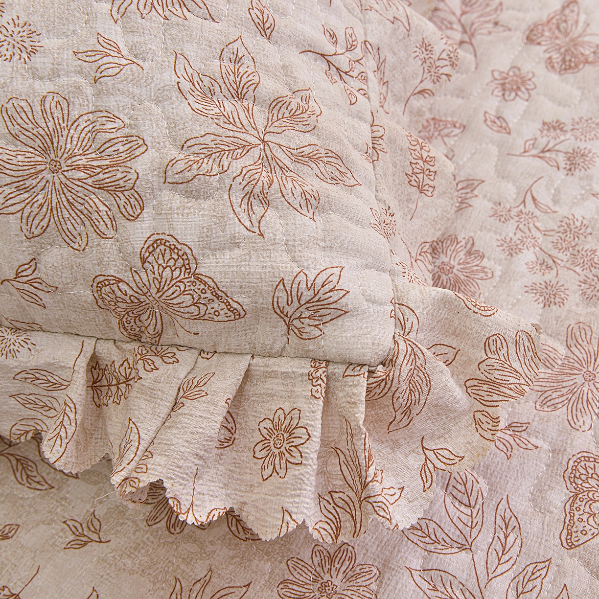 91家纺网 家纺一手货源 找家纺 小雨家纺 2026新款木棉皱皱纱加棉床裙床罩三件套花边被套 蝶舞花间-咖