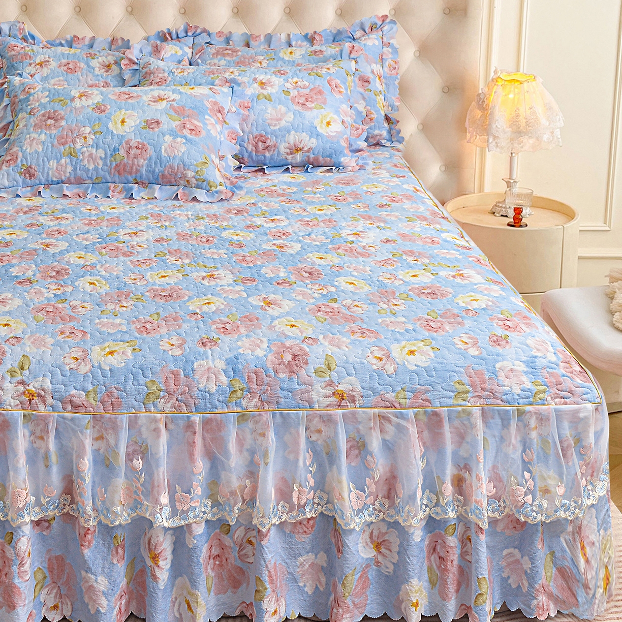 91家纺网 家纺一手货源 找家纺 小雨家纺 2026新款木棉皱皱纱加棉床裙床罩三件套花边被套 山花烂漫-樱花粉