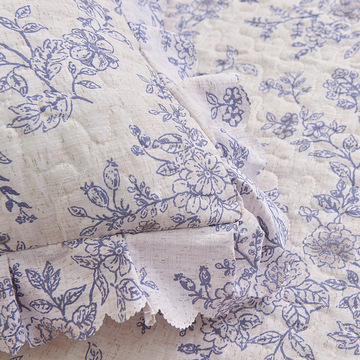 91家纺网 家纺一手货源 找家纺 小雨家纺 2026新款木棉皱皱纱加棉床裙床罩三件套花边被套 青花瓷-深蓝