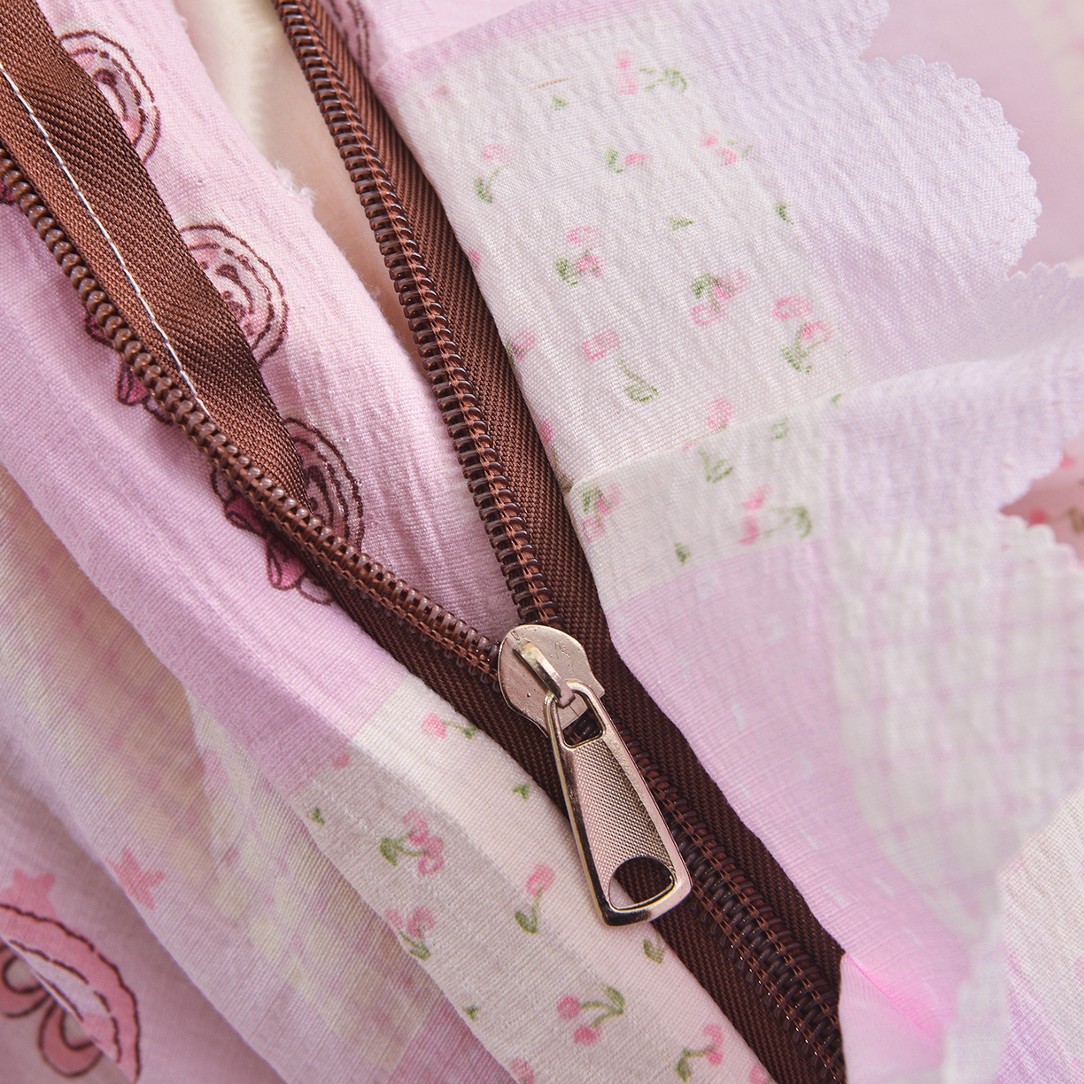 91家纺网 家纺一手货源 找家纺 小雨家纺 2026新款木棉皱皱纱加棉床裙床罩三件套花边被套 粉布布-樱花粉