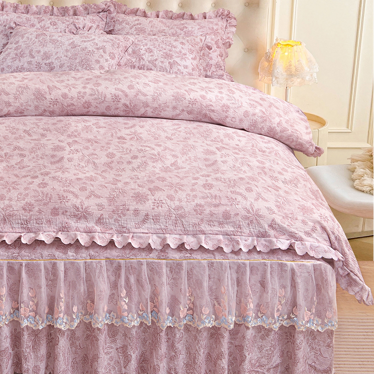 91家纺网 家纺一手货源 找家纺 小雨家纺 2026新款木棉皱皱纱加棉床裙床罩三件套花边被套 蝶舞花间-豆沙