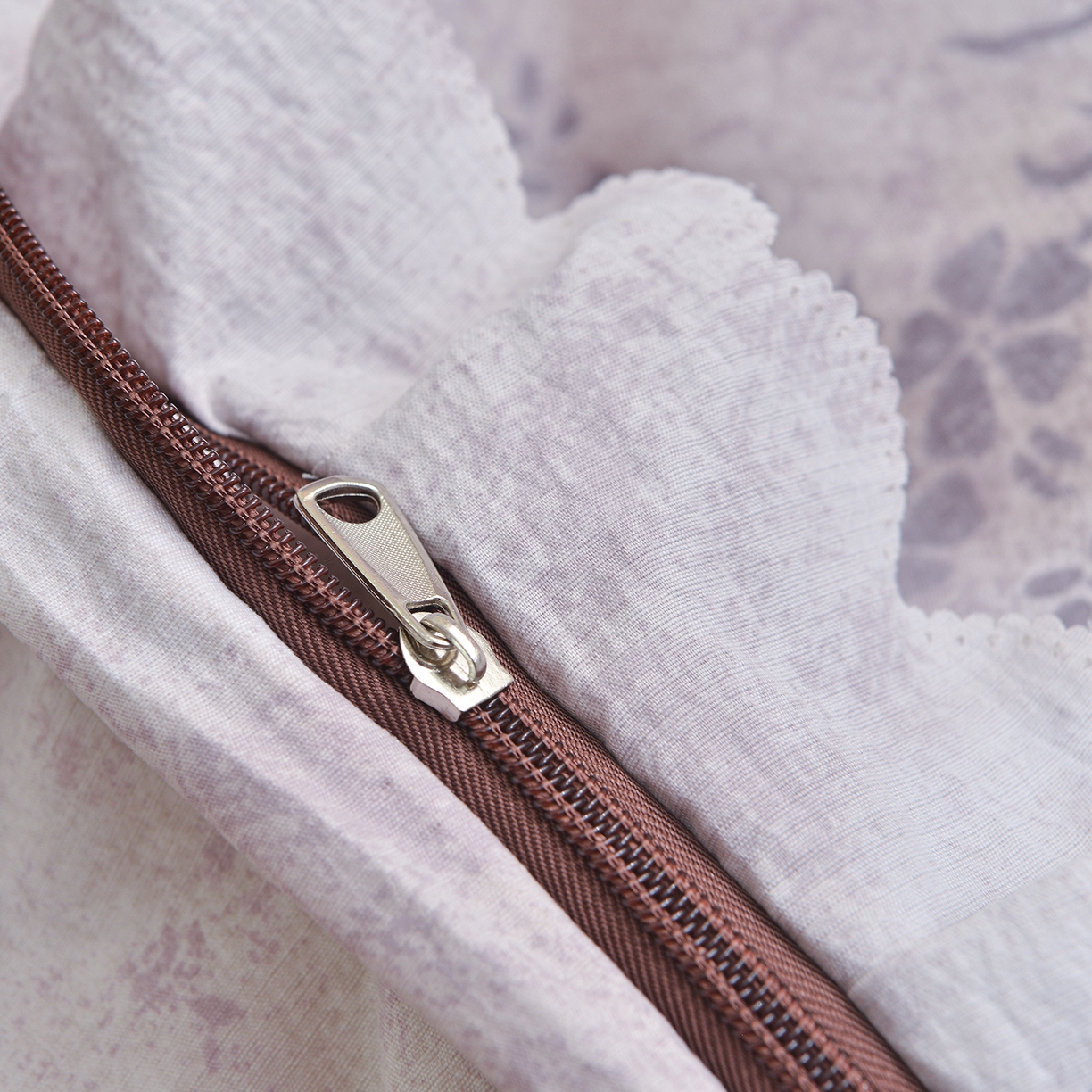 91家纺网 家纺一手货源 找家纺 小雨家纺 2026新款木棉皱皱纱加棉床裙床罩三件套花边被套 花姿