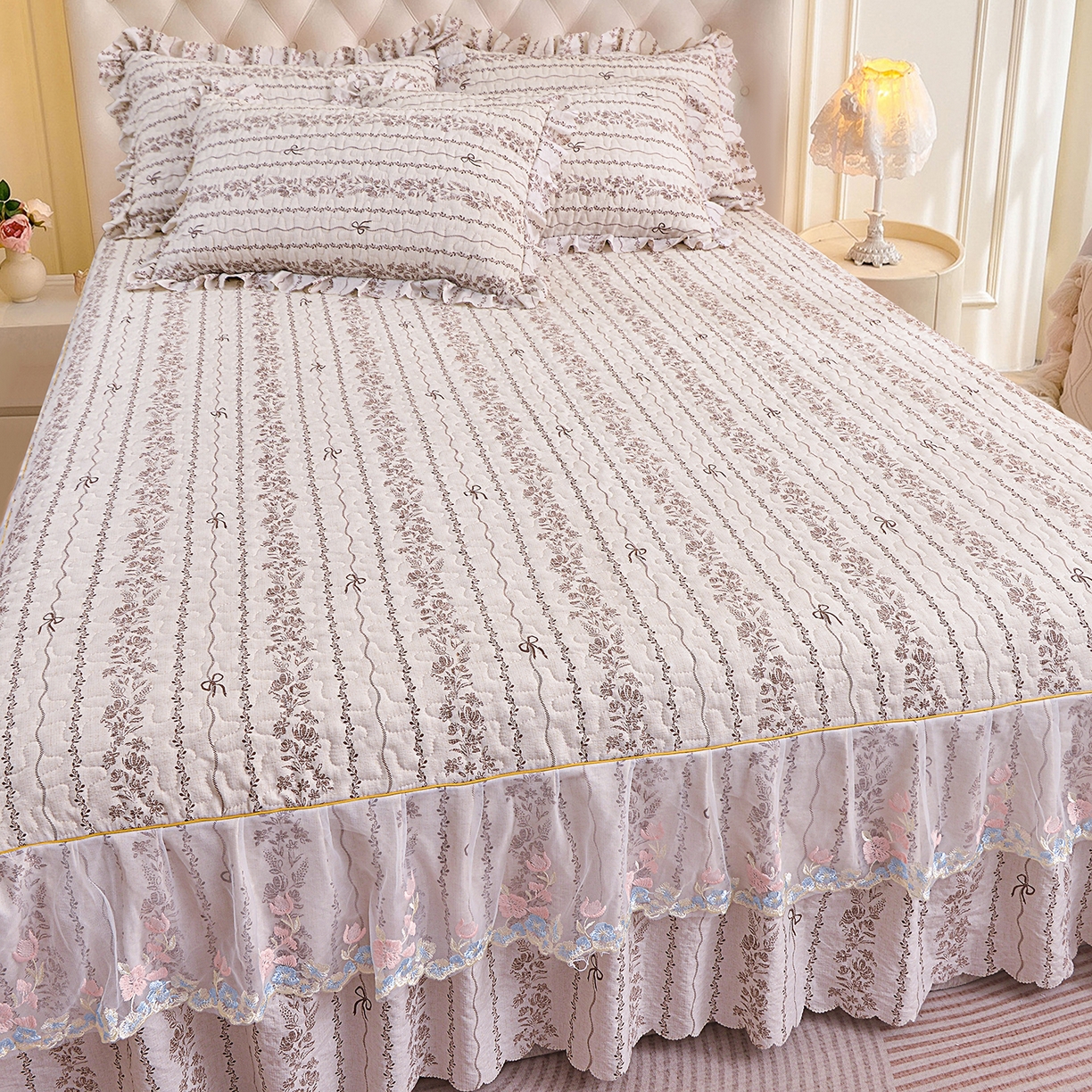 91家纺网 家纺一手货源 找家纺 小雨家纺 2026新款木棉皱皱纱加棉床裙床罩三件套花边被套 漫时光